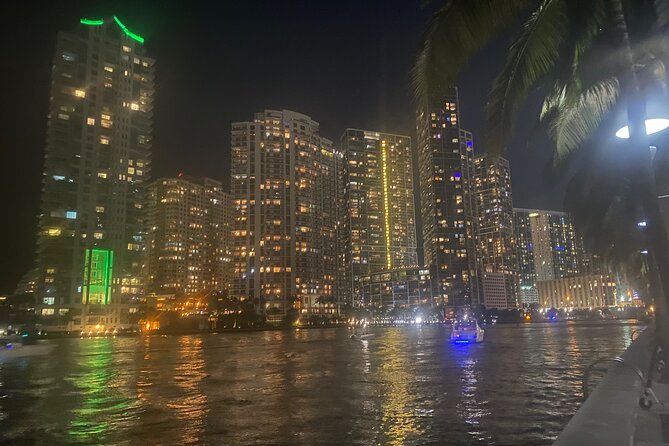 Miami Sightseeing Cruise on a Luxury Yacht - The onboard bar and kitchen