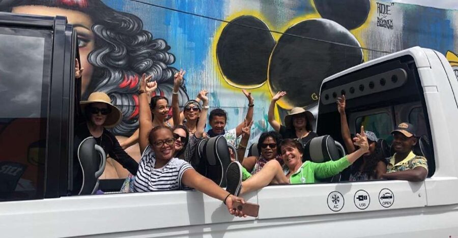 Miami Sightseeing Tour in a Convertible Bus (French) - Downtown Miami and the city’s changing center