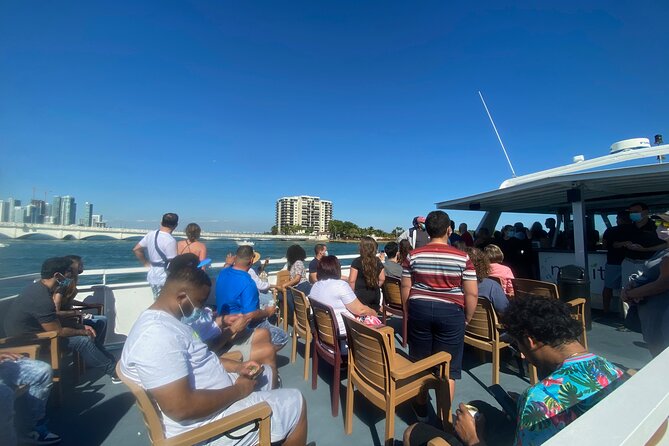 Miami Skyline 75 Min Cruise Tour Biscayne Bay Millionaire Homes - Indoor comfort, outdoor views, and the cash bar
