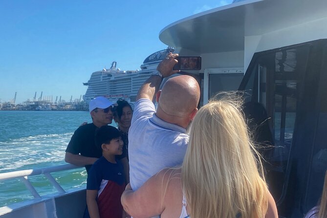 Miami Skyline 75 Min Cruise Tour Biscayne Bay Millionaire Homes - How the guide affects the experience