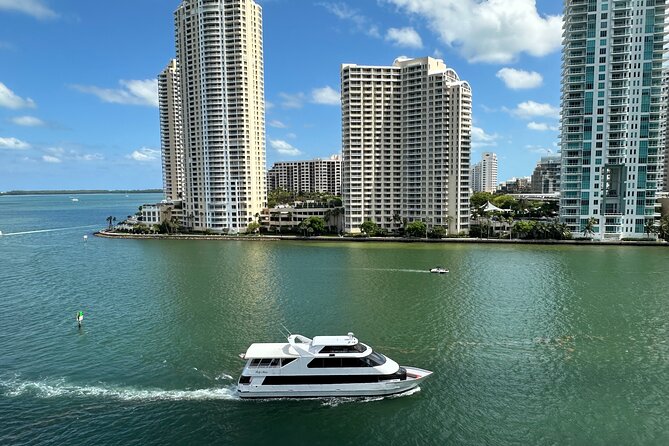 Miami Skyline Boat Cruise Past Millionaire's Homes Optional Stop - The downtown skyline and Port of Miami