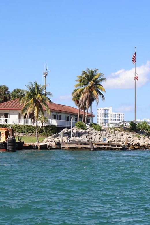 Miami Skyline Cruise of Millionaire Homes - Downtown Miami and Brickell from the bay