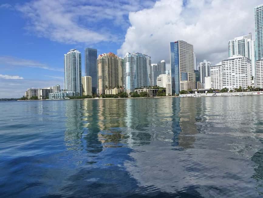 Miami Skyline Cruise of Millionaire Homes - Boarding at Bayside Marketplace
