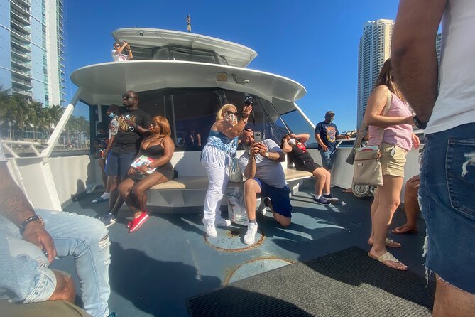 Miami Skyline: Happy Hour Cruise Music & Cash Bar - What this Miami sunset cruise actually feels like