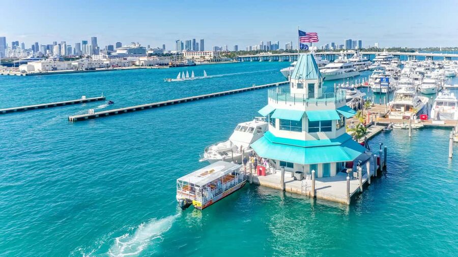 Miami: Skyline Sightseeing Cruise Millionaire Homes & River - Yachts, photos, and what you can expect from the guide