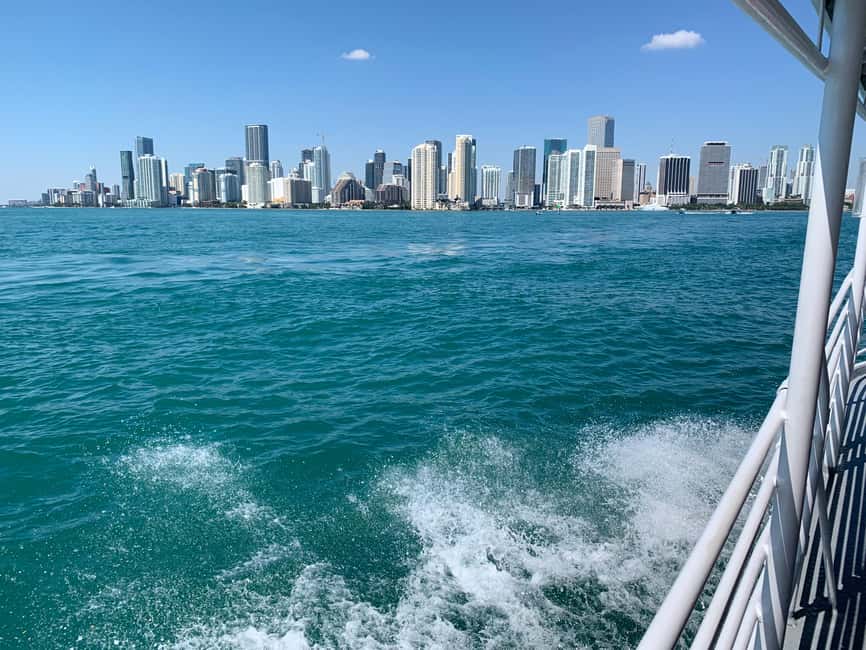 Miami: Skyline Sightseeing Cruise Millionaire Homes & River - Is the boat comfortable for every passenger?
