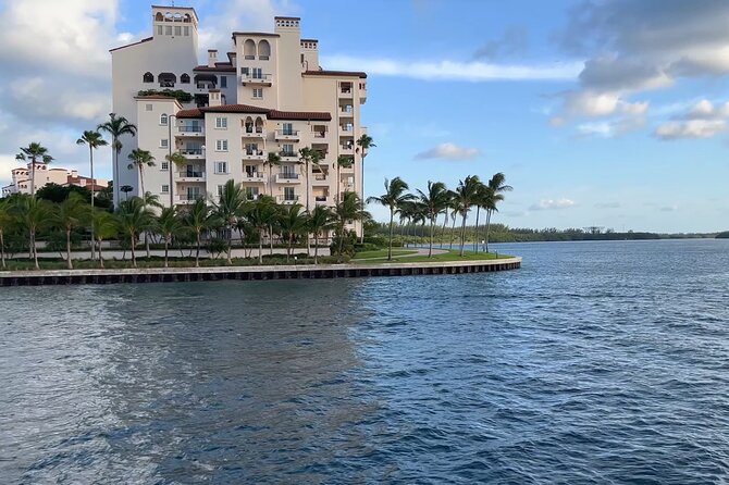 Miami Skyline & Star Island 90 Minute Cruise - The 90-minute route around Biscayne Bay