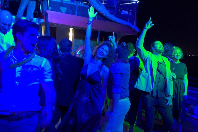 Miami Skyline Views and Biscayne Bay Cruise - Music, narration, and the onboard mood