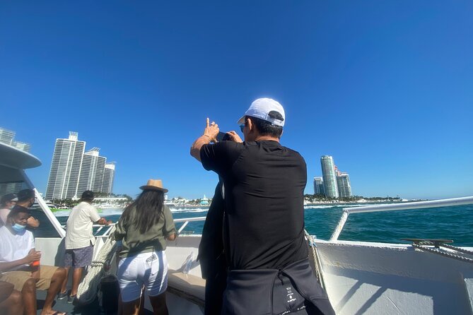 MIAMI: South Beach Cruise Millionaire Homes with Stop & Bus Tour - Downtown Miami and the Brickell skyline