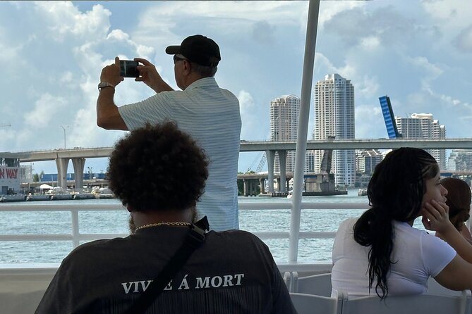 MIAMI: South Beach Cruise Millionaire Homes with Stop & Bus Tour - South Beach, Ocean Drive, and the Miami scene