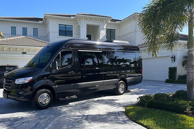 Private Group Transfer Service From Port of Miami & Miami Airport - Finding your driver at Miami International Airport