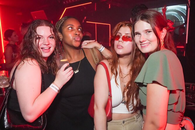 Pub Crawl Miami Wynwood - Electric 23 adds neon and retro style