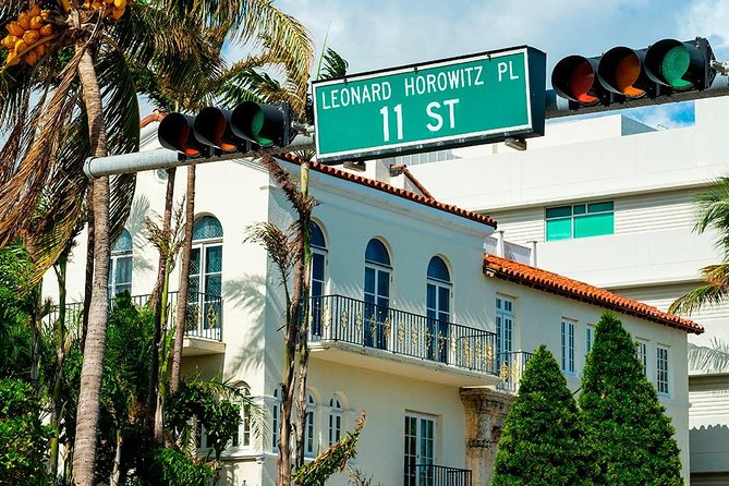 Self-Guided Audio Tour - Miami Art Deco - The app is the most important practical issue