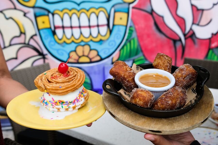 South Beach Sweets Tour: Donuts, Pastelitos, and Patisseries - The scenic Ocean Drive walk