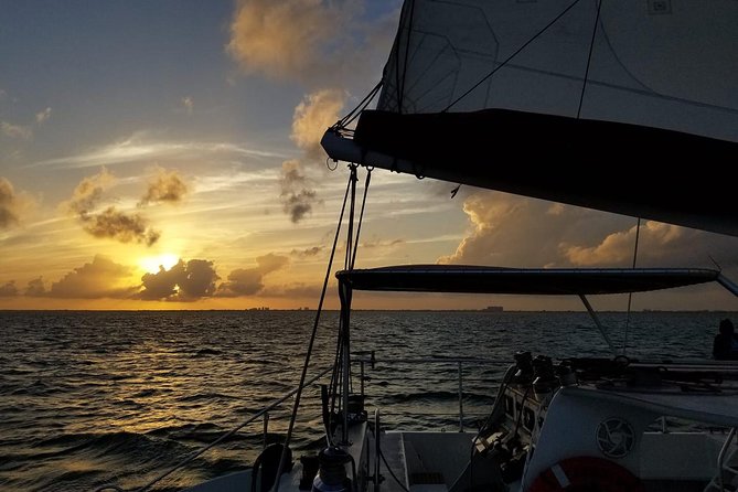 Sunset Sail in Miami: Complimentary Champagne Toast - What the sunset usually feels like