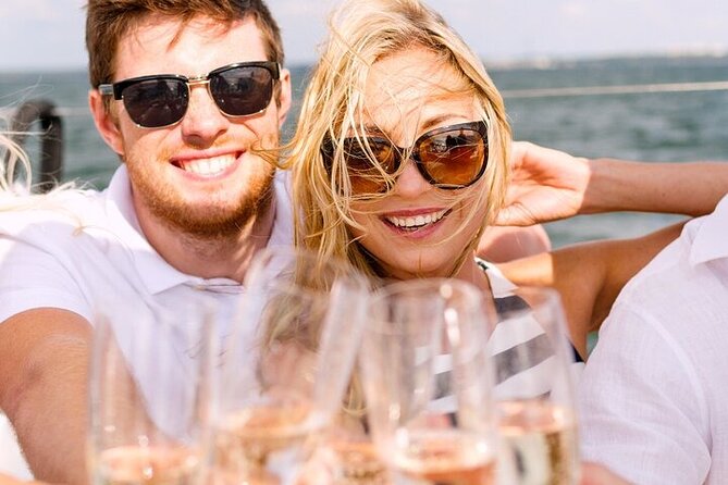 The best Miami boat party with DJ, drinks and lights of the city - Starting at Bayside at 9:30 pm