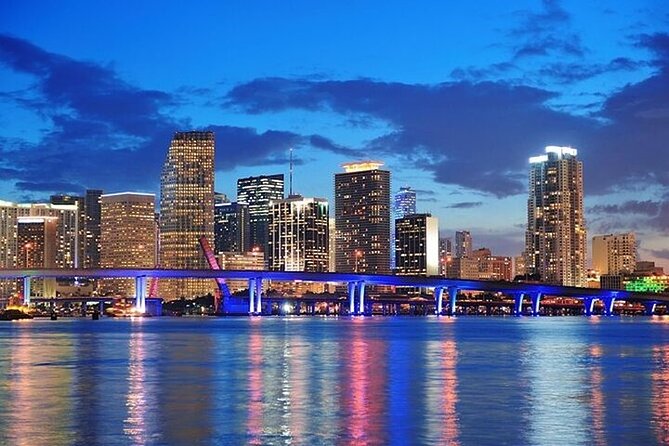 The best Miami boat party with DJ, drinks and lights of the city - Miami’s skyline from Biscayne Bay