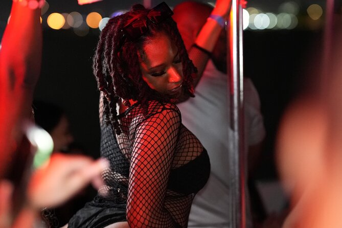 The Miami Experience Boat Party - Cruising Past Star Island And The Miami Skyline