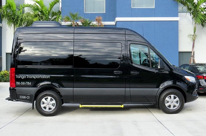 Transfer from Port Miami to Miami Airport. Up to 11 passengers. - Communication, Punctuality, and the One Serious Caution