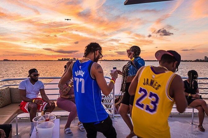 Ultimate Party in Miami : Boat Party, Party Bus & Nightclub - A floating nightclub on Biscayne Bay