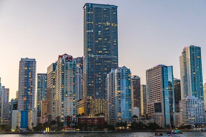 Ultimate Party in Miami : Boat Party, Party Bus & Nightclub - What the open bar really means