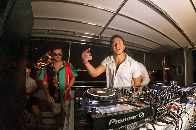Ultimate Party in Miami : Boat Party, Party Bus & Nightclub - Is $189 a fair price?