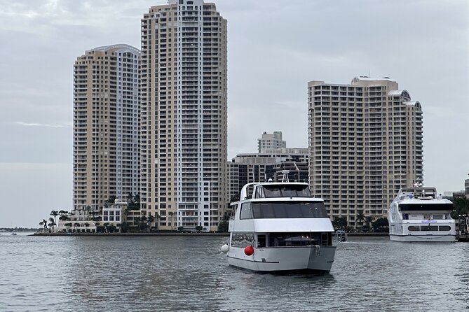 VIATOR EXCLUSIVE CRUISE: Miami Party Boat & Millionaire Homes - South Beach from the bay