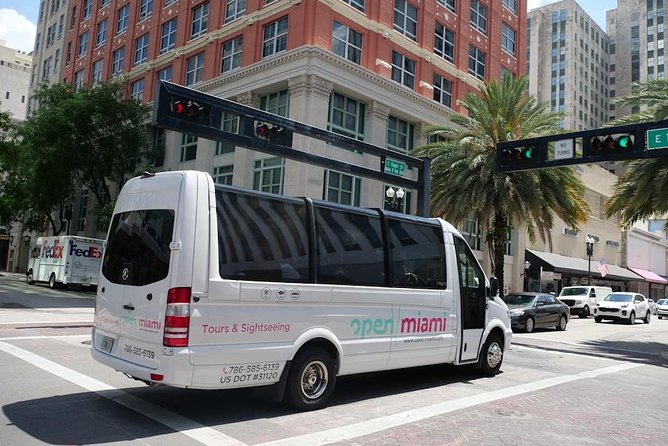 Visit Miami in French - Brickell and Downtown, Miami’s glass-and-steel center