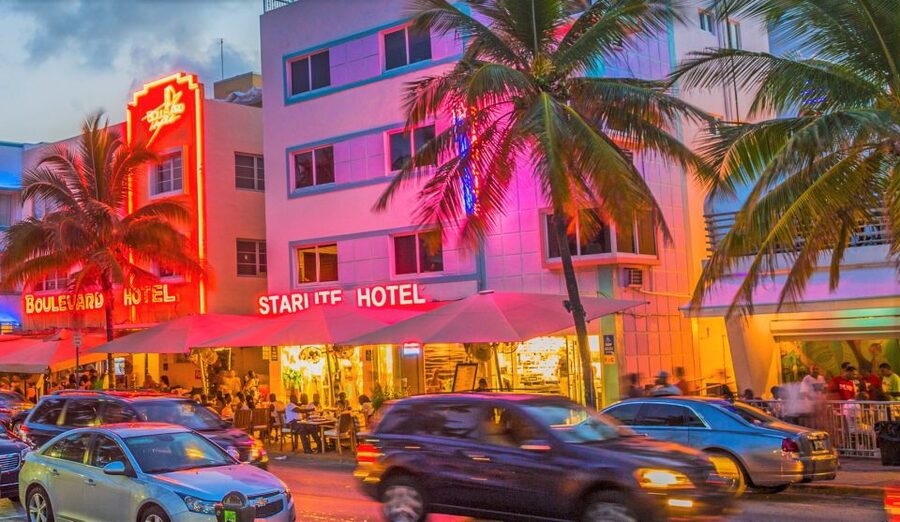 Walking Tour with Cocktails(optional) Miami - What You Will Notice Along Ocean Drive
