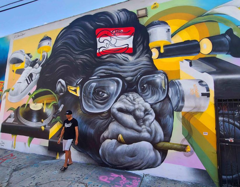 Wynwood walking tour in French (2h) - Political art and freedom of expression
